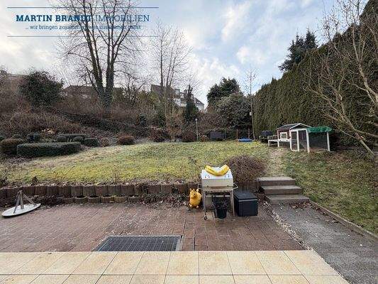 Terrasse mit Blick in den Garten