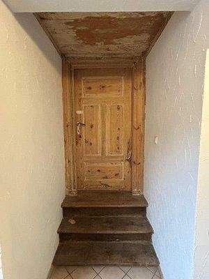 Eingang zum Zimmer im EG