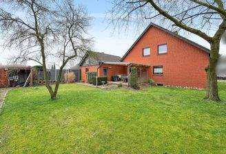 Rückansicht und Garten 1