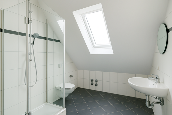 Wohnung 2 - Badezimmer im DG