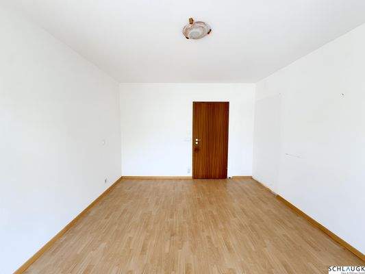 Schlafzimmer mit Balkonzugang