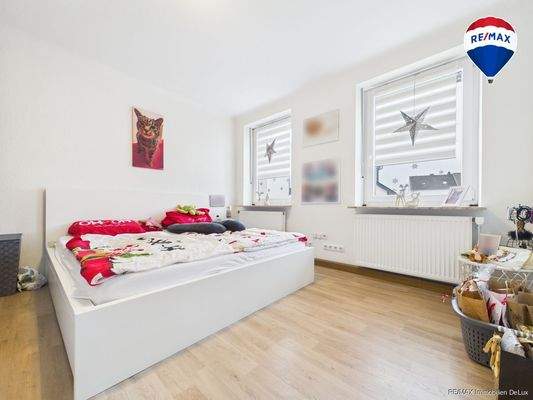 REMAX Immobilien DeLux Eigentumswohnung Schlafzimmer Schwalbach Mark Borowicz