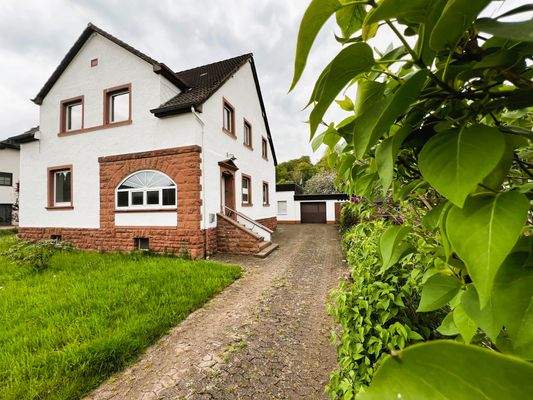 Zufahrt zum Haupthaus
