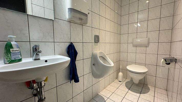 Gäste-WC 2 Zi.-WHG, 1.OG, H15 rechts