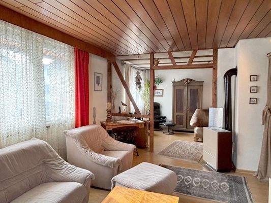 Wohnzimmer mit Kamin