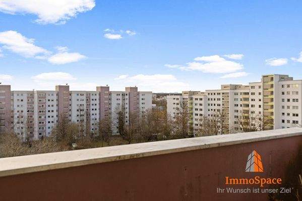 Blick vom Balkon in den Innenhof
