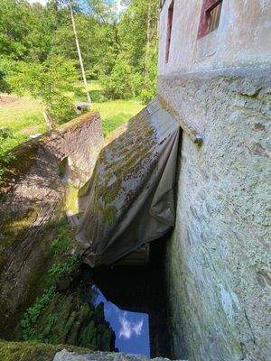 23 Abgedecktes Mühlrad der Getreidemühle.jpg