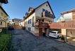 Hausansicht Innenhof und Garage