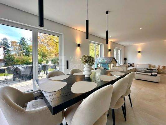 Essbereich und Wohnzimmer