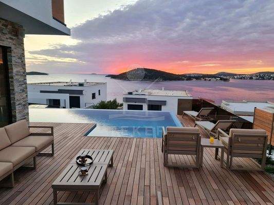 38 m² großer, beheizbarer Pool