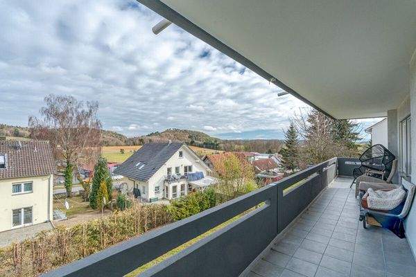 Großzügiger Eckbalkon mit Weitblick – drei Zugänge für maximalen Wohnkomfort