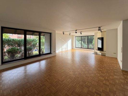 Zweiter Einblick Wohn- und Essbereich.jpg