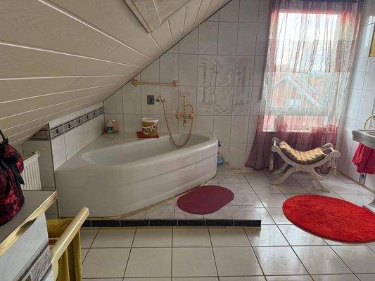 Badezimmer mit Wanne