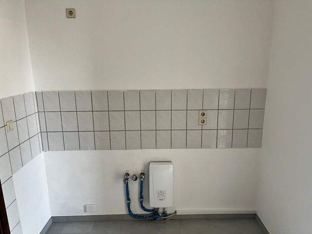 Helle 2-Raum Wohnung im Erdgeschoss mit frisch saniertem Bad und optionaler Küche zu mieten - Photo 1