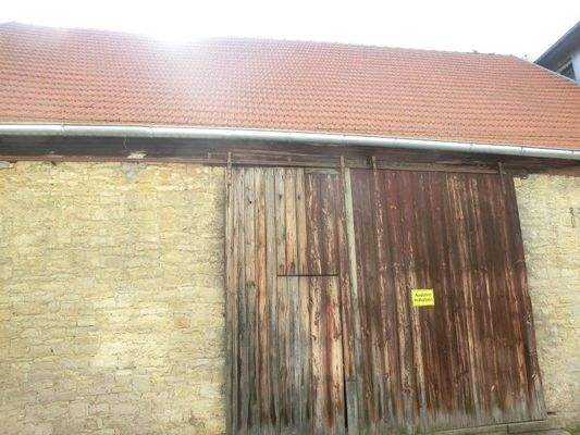 Scheune von hinten, Kfz.-Stellplatz 