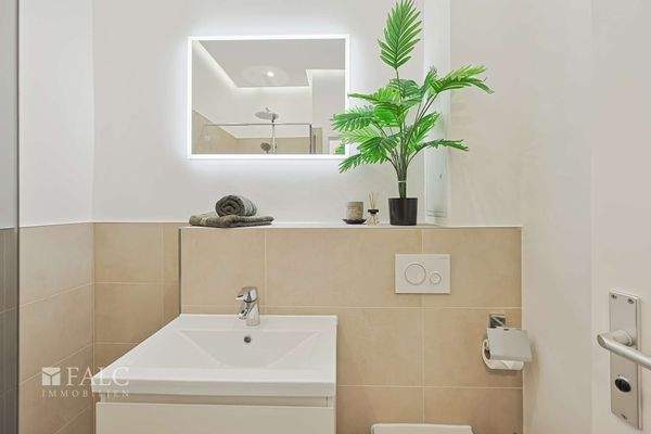 Modernisiertes Bad mit Dusche