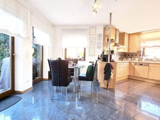 Attraktives EFH mit großzügigem Raumkonzept