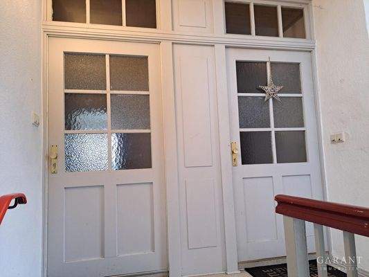 je zwei Wohnungen pro Etage