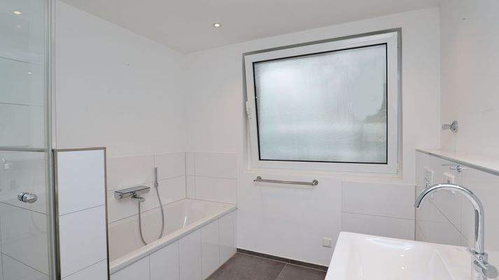 Wannen-Duschbad Foto 1