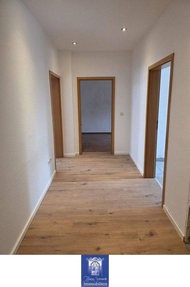 Gemütliche Altbauwohnung mit großem Balkon! - Photo 1