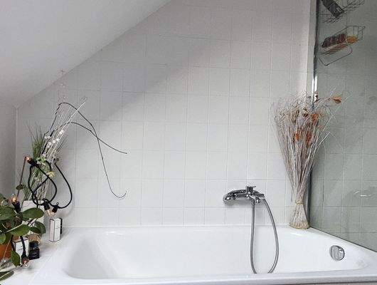 Bad mit Wanne und Dusche