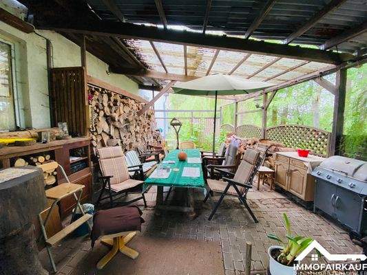 Sitzecke mit Überdachung