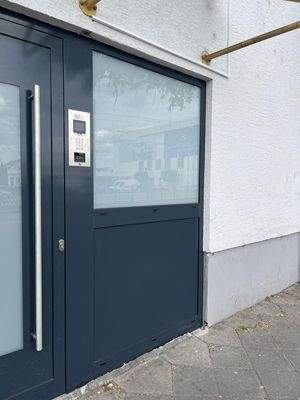 Hauseingangstür / Entrance Dr.