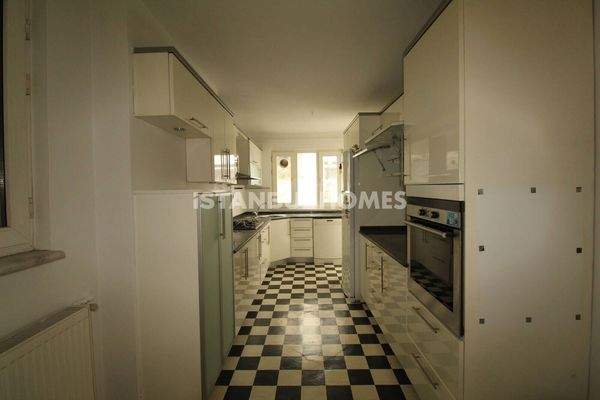 Duplex 4-Bedroom Flat 350 m off Sea in İstanbul Beyoğlu