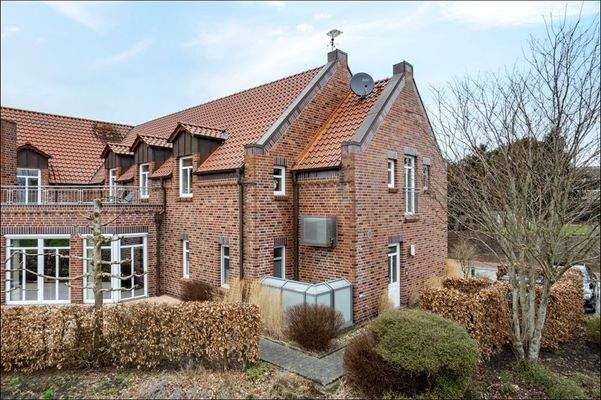 Außenansicht linker Hotelflügel