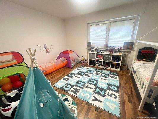 Schlafzimmer 2  1. OG links