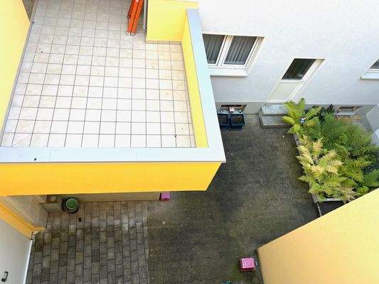 BALKON - INNENHOF - HINTERHAUS.jpg