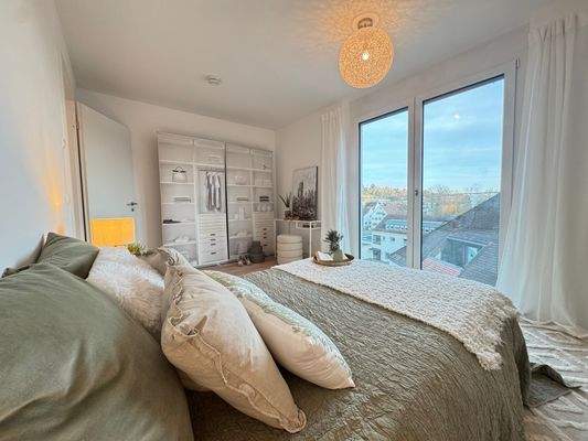 12 Eltern Schlafzimmer.png