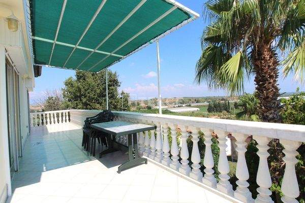 Ready-to-Move Villa in a Complex with Pool in Antalya