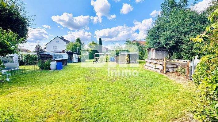 Großes Gartengrundstück