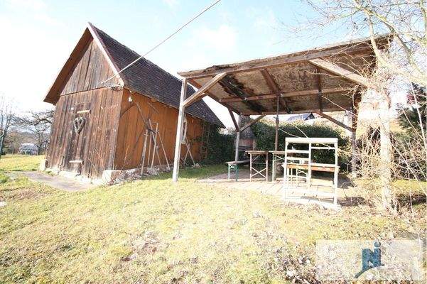 Garten mit Geräteschuppen