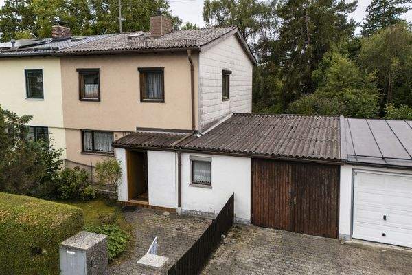 Drohnenbild Haus und Garage