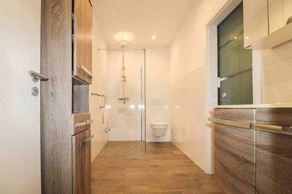 Badezimmer Wohnung Erdgeschoss