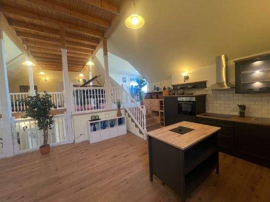 Blick von Küche auf Ebene 2 Galeriewohnung