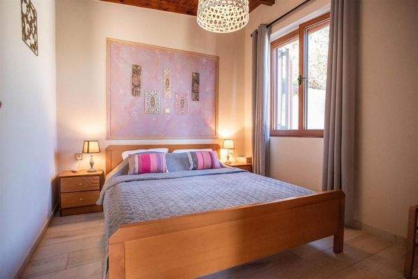 Kreta, Kolymvari: Villa mit Meer- und Bergblick und unabhängigem Apartment zu verkaufen