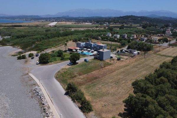 Kreta, Tavronitis: Erstklassiges Strandgrundstück mit malerischem Meerblick zu verkaufen