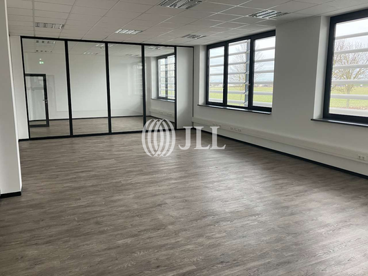 Büroräume z.T. mti Glastrennwä