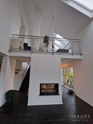 Blick zu Küche und Galerie