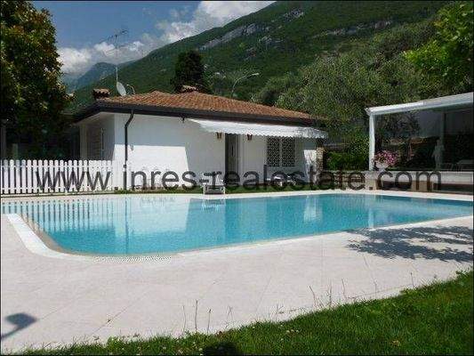 6536pi_Malcesinei_18_Villa_Haus_Immobilienkauf_Gar