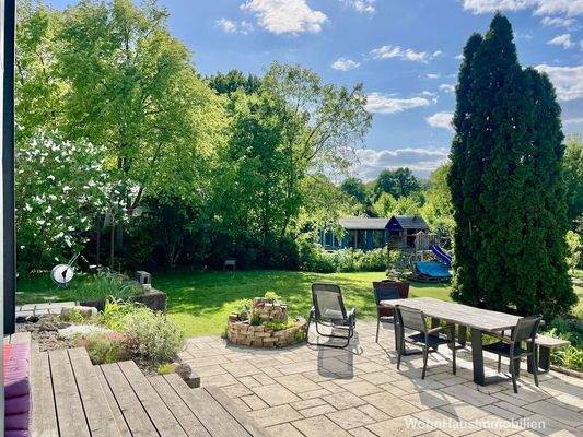 Sitztreppe und Terrassenplatz