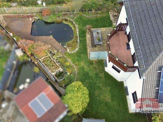 mit pflegeleichtem Grundstück