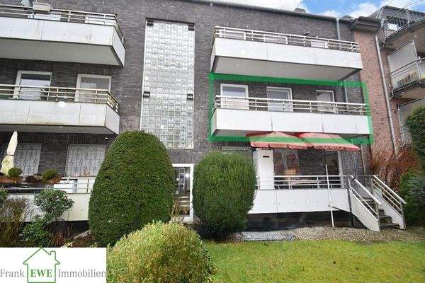 Hausansicht Rückseite, 4-Zimmer-Wohnung mit 2 Balkonen zum Kauf in Düsseldorf Hassels, Frank Ewe Immobilien