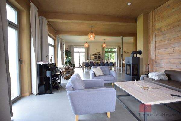 großer Wohnbereich in der Hauptwohnung