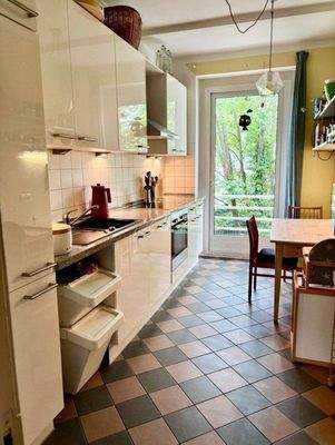 Küche mit Balkon