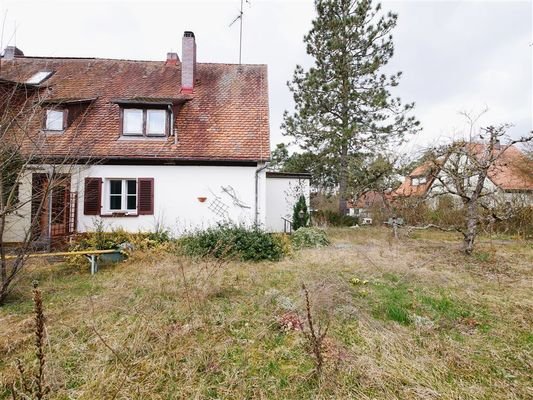 Altbestand Nachbargrundstück DHH Blick nach Westen