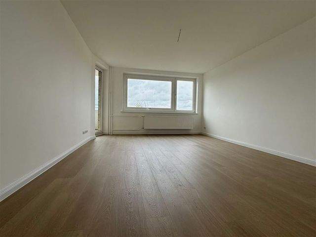 Zentral in Kronshagen: Sanierte 3-Zimmer-Whg. mit Aufzug, Balkon, Garage // BGM-Drews-Straße - Photo 1